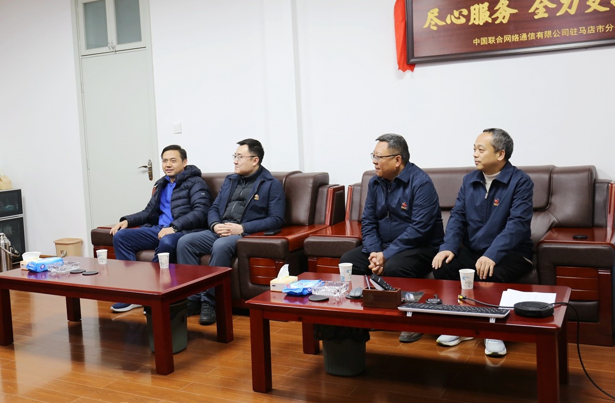 03-双方领导在座谈交流中.jpg