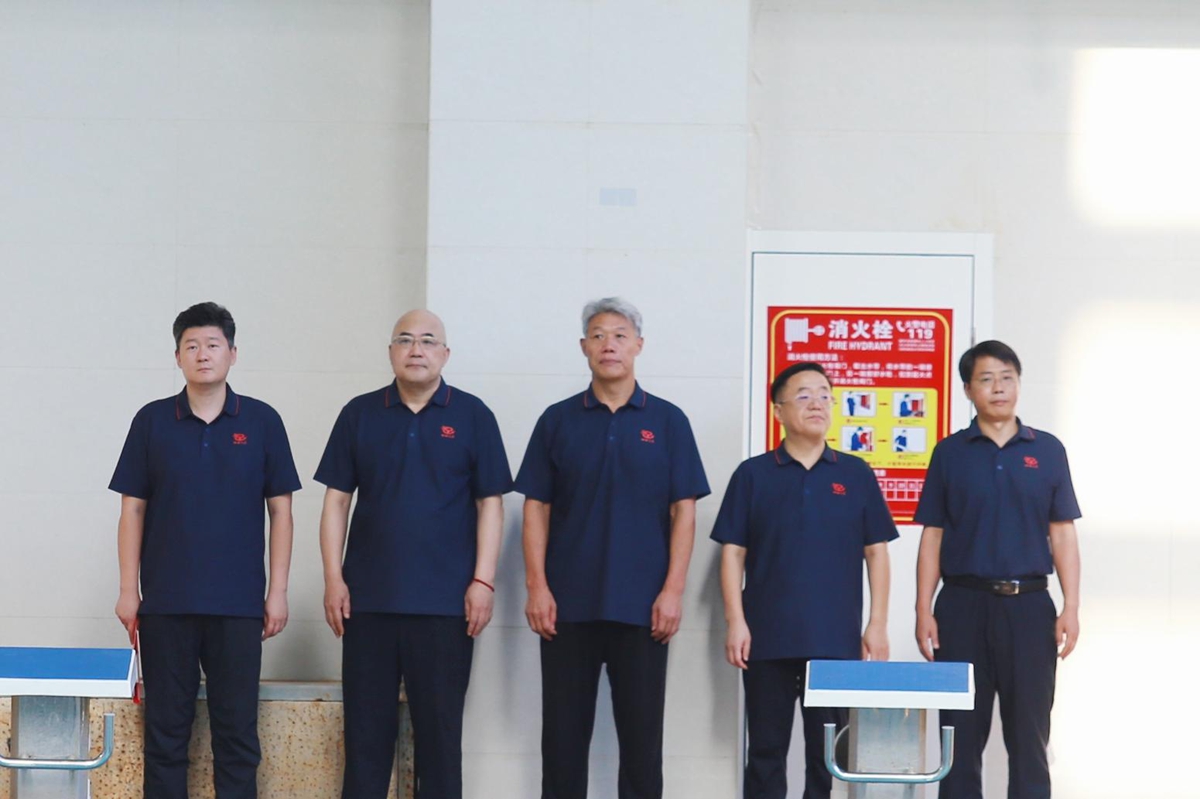 公司党委书记、总经理李子宪，副总经理荆旭庆、辛改成、彦祺，总工程师杨祥强莅临比赛现场.jpg